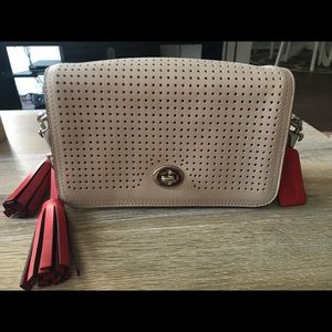 Crossbody Coach purse